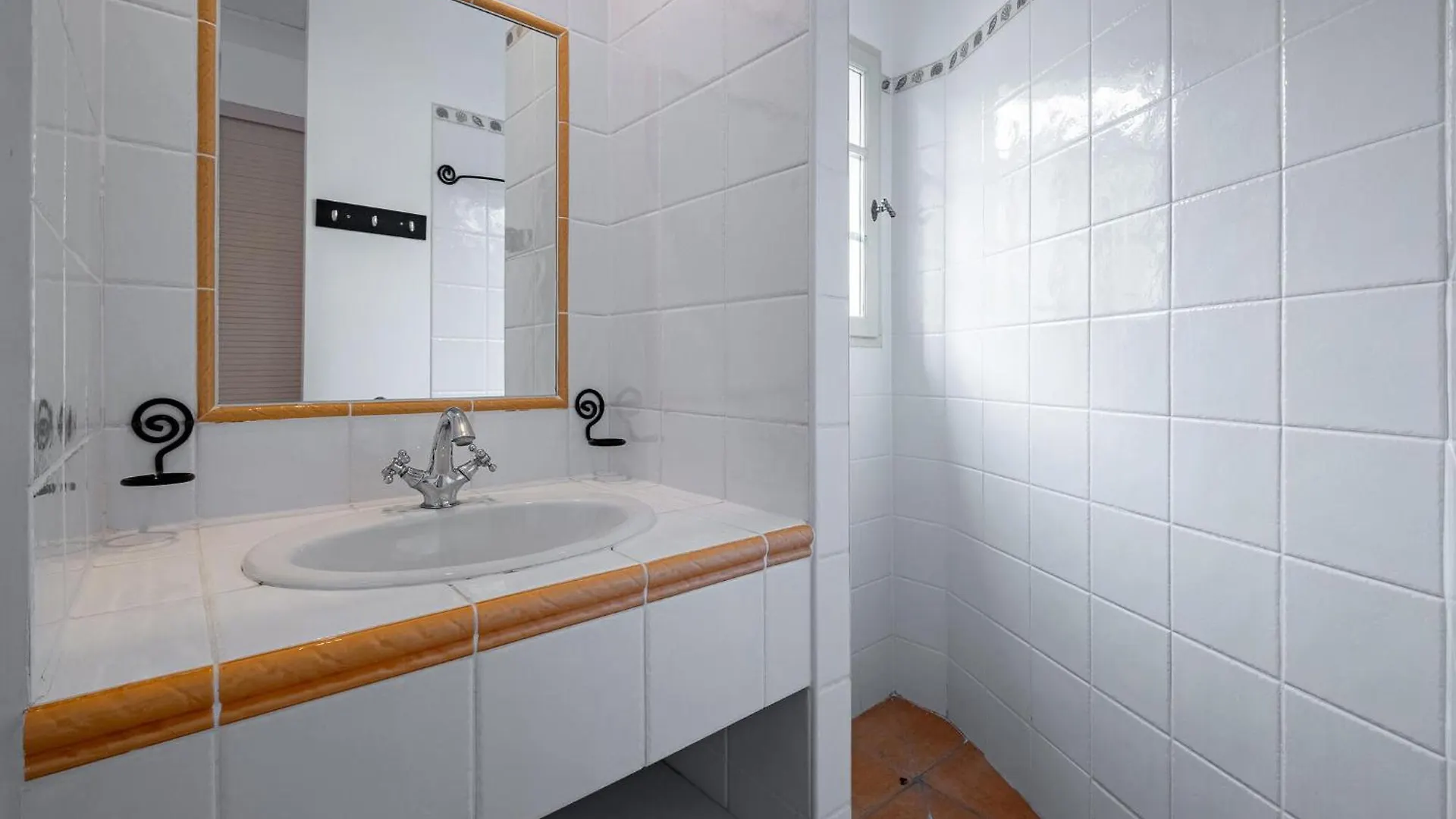 4 Bedroom Gorgeous Home In Fayence
